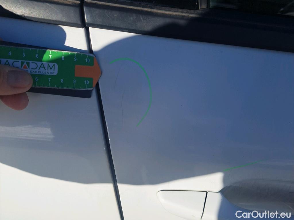  Peugeot  2008 PEUGEOT  / 2019 / 5P / todoterreno Allure BlueHDI 81kW (110CV) #16