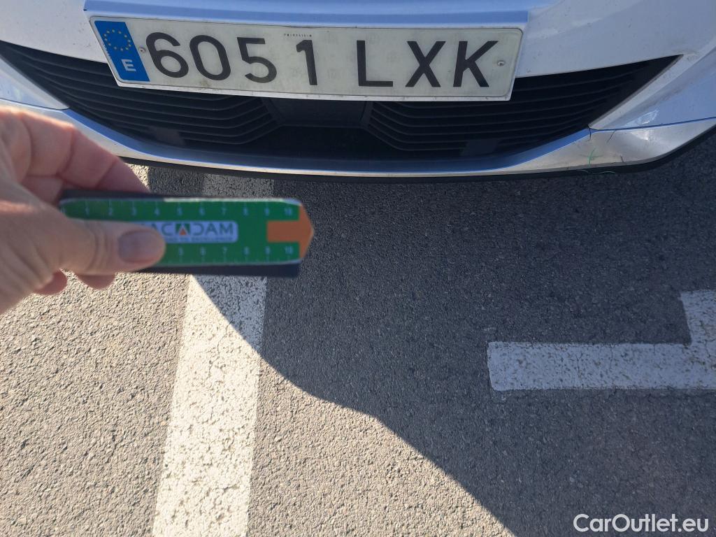  Peugeot  2008 PEUGEOT  / 2019 / 5P / todoterreno Allure BlueHDI 81kW (110CV) #19