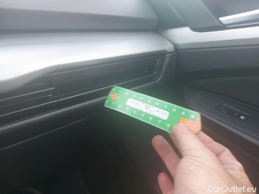  Volkswagen  Golf  VOLKSWAGEN / 2020 / 5P / berlina con portón 2.0 TDI 85kW (115CV) #4