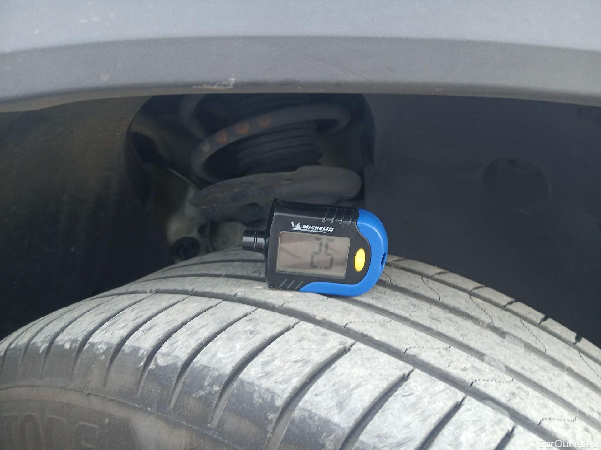  Seat  ATECA SEAT  / 2016 / 5P / todoterreno 1.5 TSI 110kW DSG S&S Style XL(SP) #13