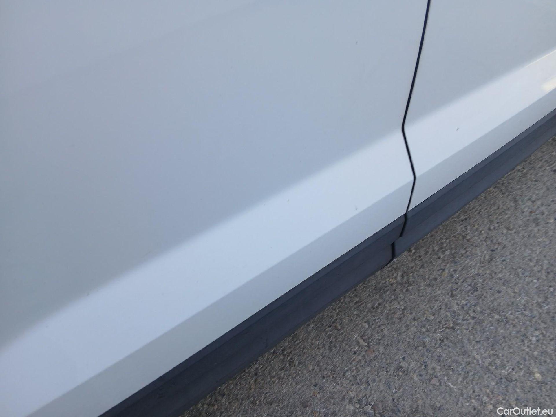  Seat  ATECA SEAT  / 2016 / 5P / todoterreno 1.5 TSI 110kW DSG S&S Style XL(SP) #19