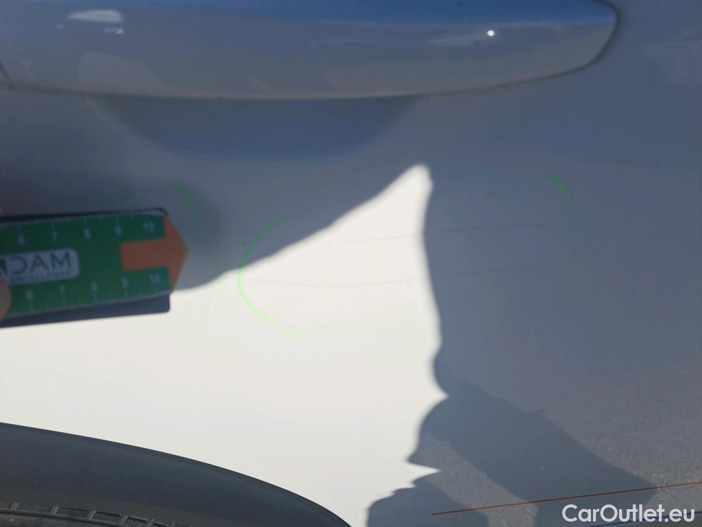  Peugeot  2008 PEUGEOT  / 2019 / 5P / todoterreno Allure BlueHDI 81kW (110CV) #18