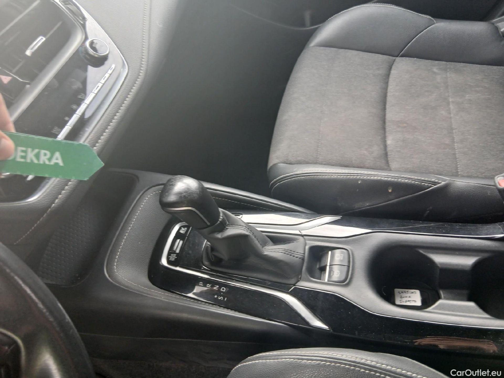  Toyota  Corolla TOYOTA  / 2019 / 5P / familiar 2.0 180H FEEL! E-CVT TOURING SPORT #8