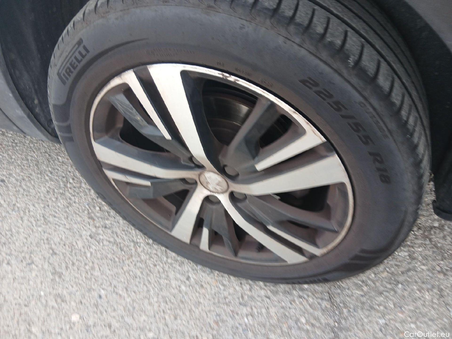  Peugeot  3008 PEUGEOT  / 2020 / 5P / todoterreno 1.5 BlueHDi 96kW S&S GT EAT8 #9