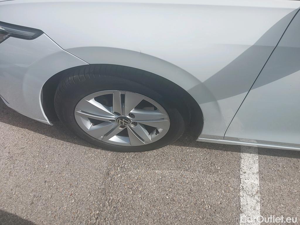  Volkswagen  Golf  VOLKSWAGEN / 2020 / 5P / berlina con portón 2.0 TDI 85kW (115CV) #16