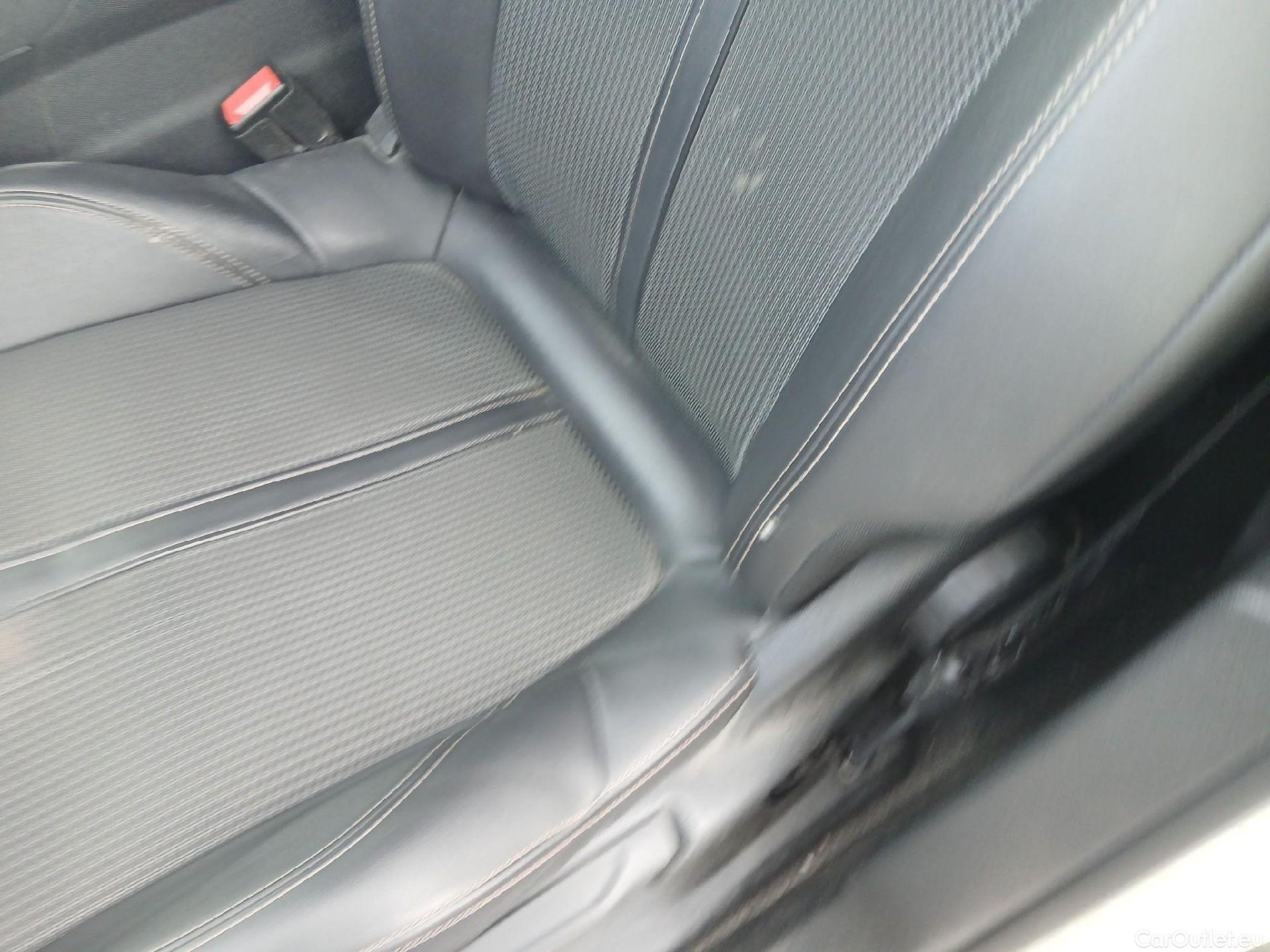  Peugeot  3008 PEUGEOT  / 2020 / 5P / todoterreno 1.5 BlueHDi 96kW S&S GT EAT8 #24