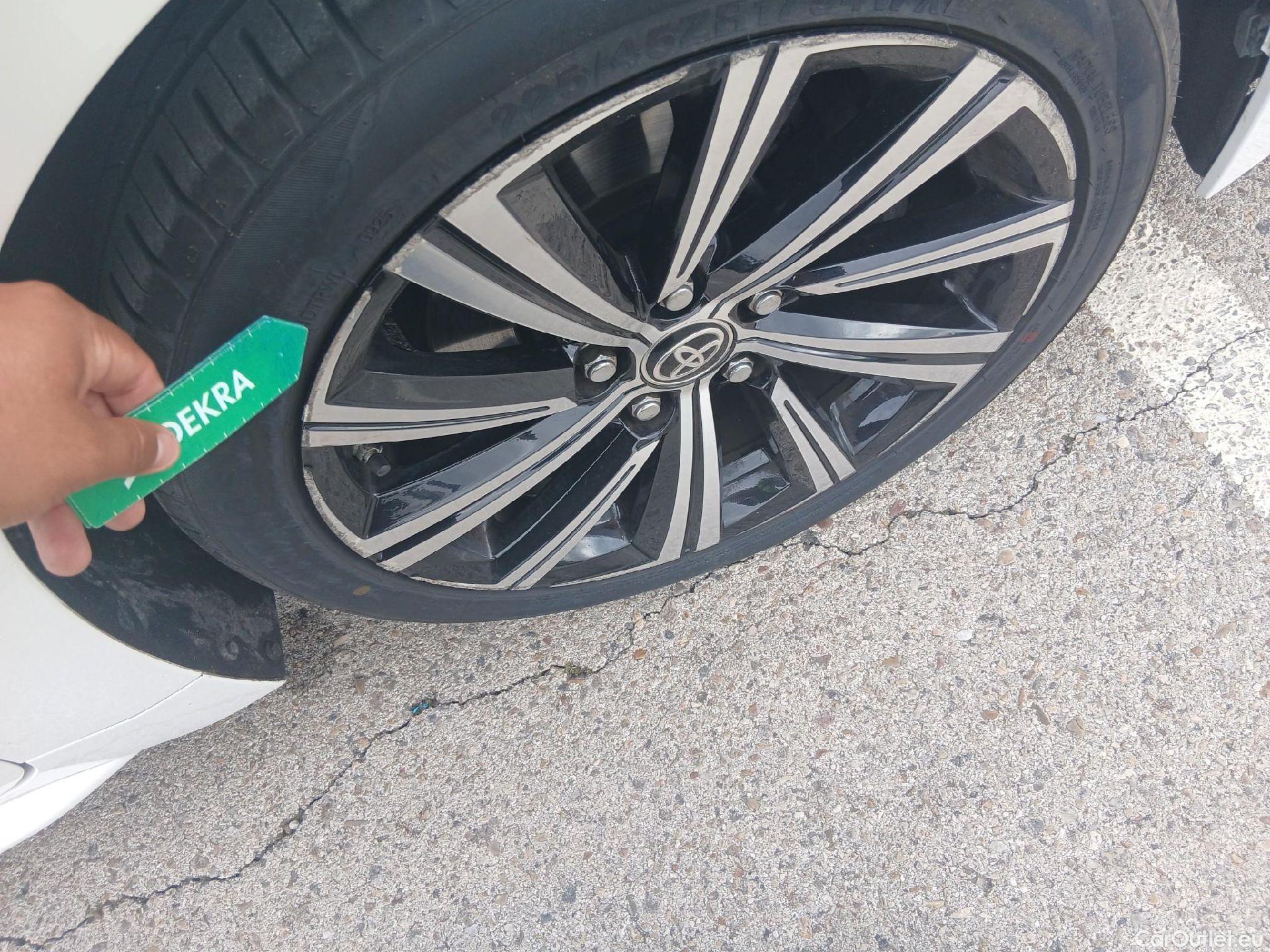  Toyota  Corolla TOYOTA  / 2019 / 5P / familiar 2.0 180H FEEL! E-CVT TOURING SPORT #56