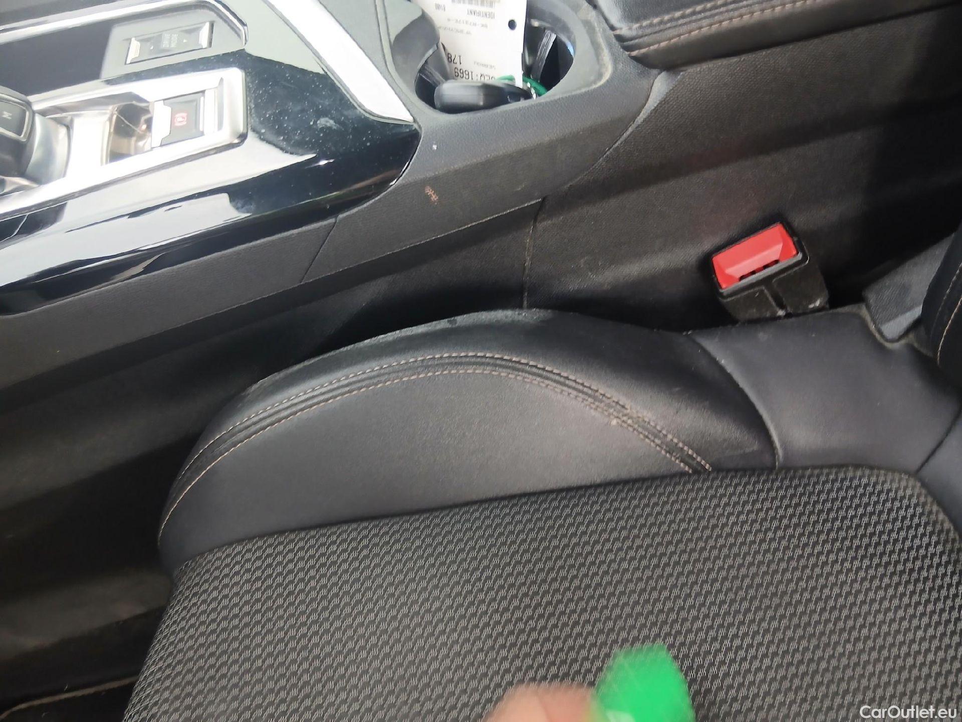  Peugeot  3008 PEUGEOT  / 2020 / 5P / todoterreno 1.5 BlueHDi 96kW S&S GT EAT8 #26