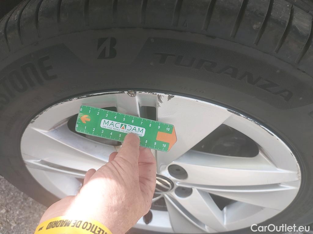  Volkswagen  Golf  VOLKSWAGEN / 2020 / 5P / berlina con portón 2.0 TDI 85kW (115CV) #19