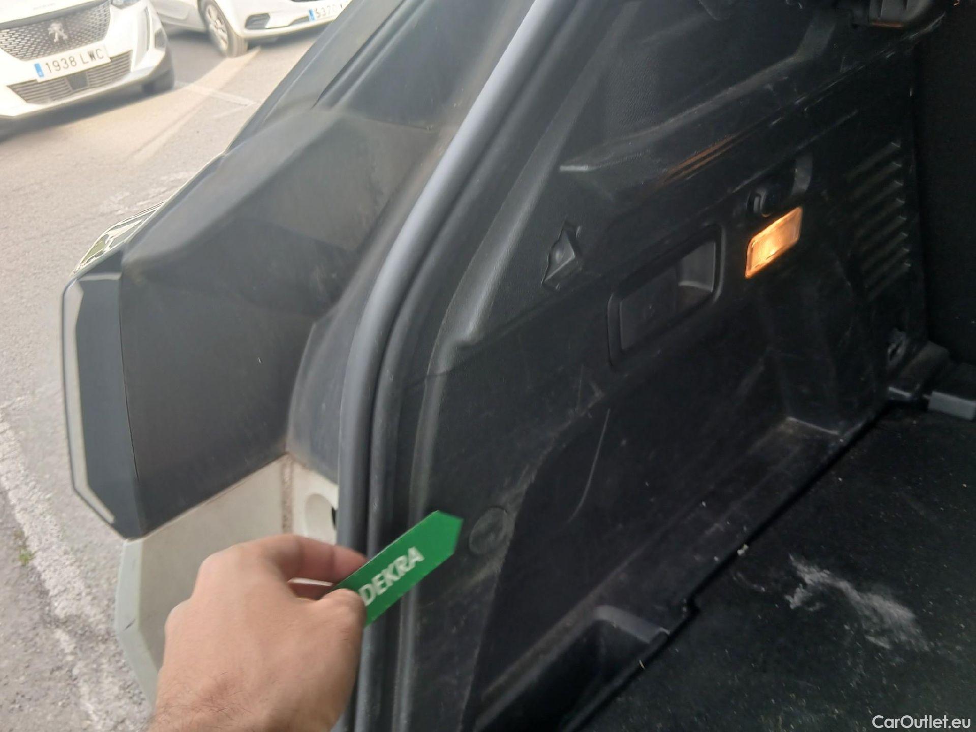  Peugeot  3008 PEUGEOT  / 2020 / 5P / todoterreno 1.5 BlueHDi 96kW S&S GT EAT8 #21