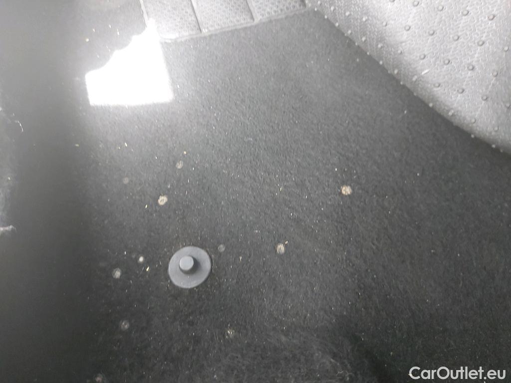  Volkswagen  Golf  VOLKSWAGEN / 2020 / 5P / berlina con portón 2.0 TDI 85kW (115CV) #2