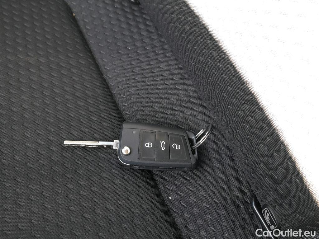  Volkswagen  Polo VOLKSWAGEN  / 2021 / 5P / berlina con portón Life 1.0 TSI 70kW (95CV) (AC) #1