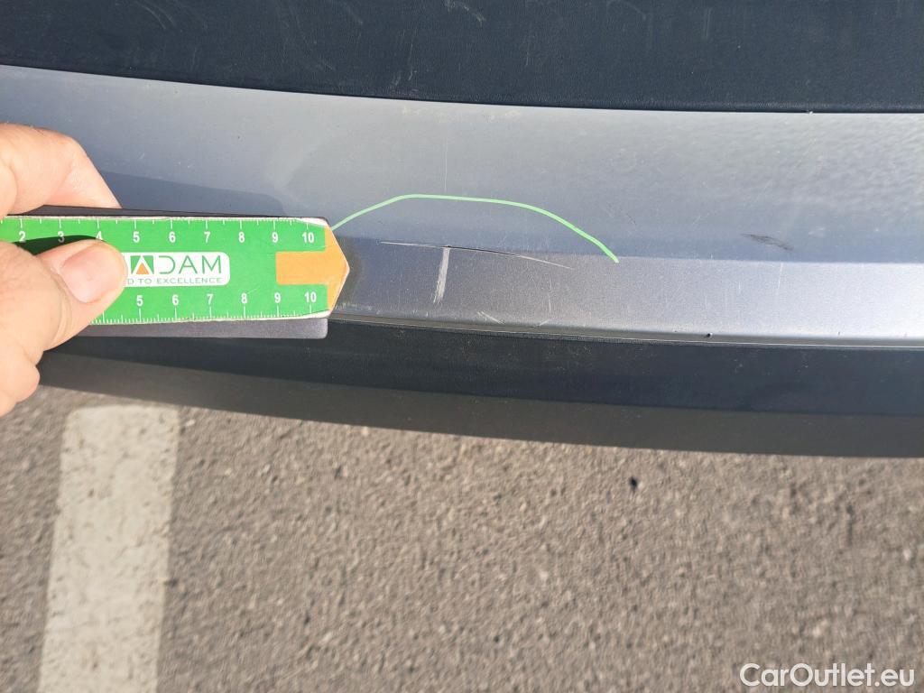  Peugeot  2008 PEUGEOT  / 2019 / 5P / todoterreno Allure BlueHDI 81kW (110CV) #23