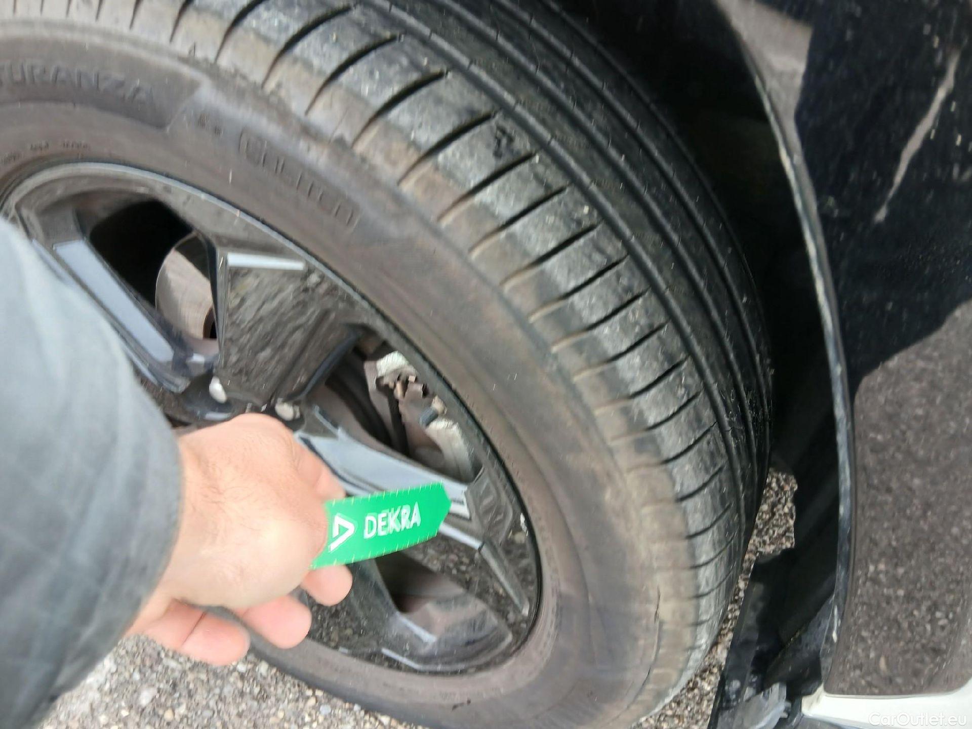  Toyota  RAV4 TOYOTA  / 2018 / 5P / todoterreno 2.5l hybrid 2WD Feel! #13