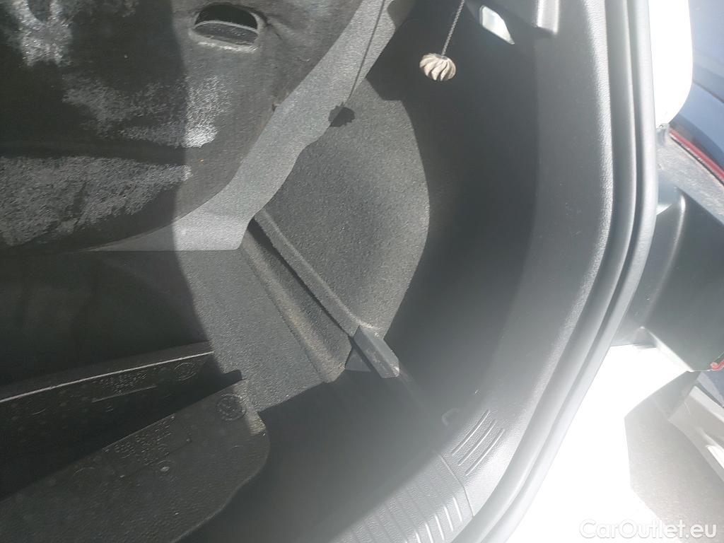  Volkswagen  Golf  VOLKSWAGEN / 2020 / 5P / berlina con portón 2.0 TDI 85kW (115CV) #15