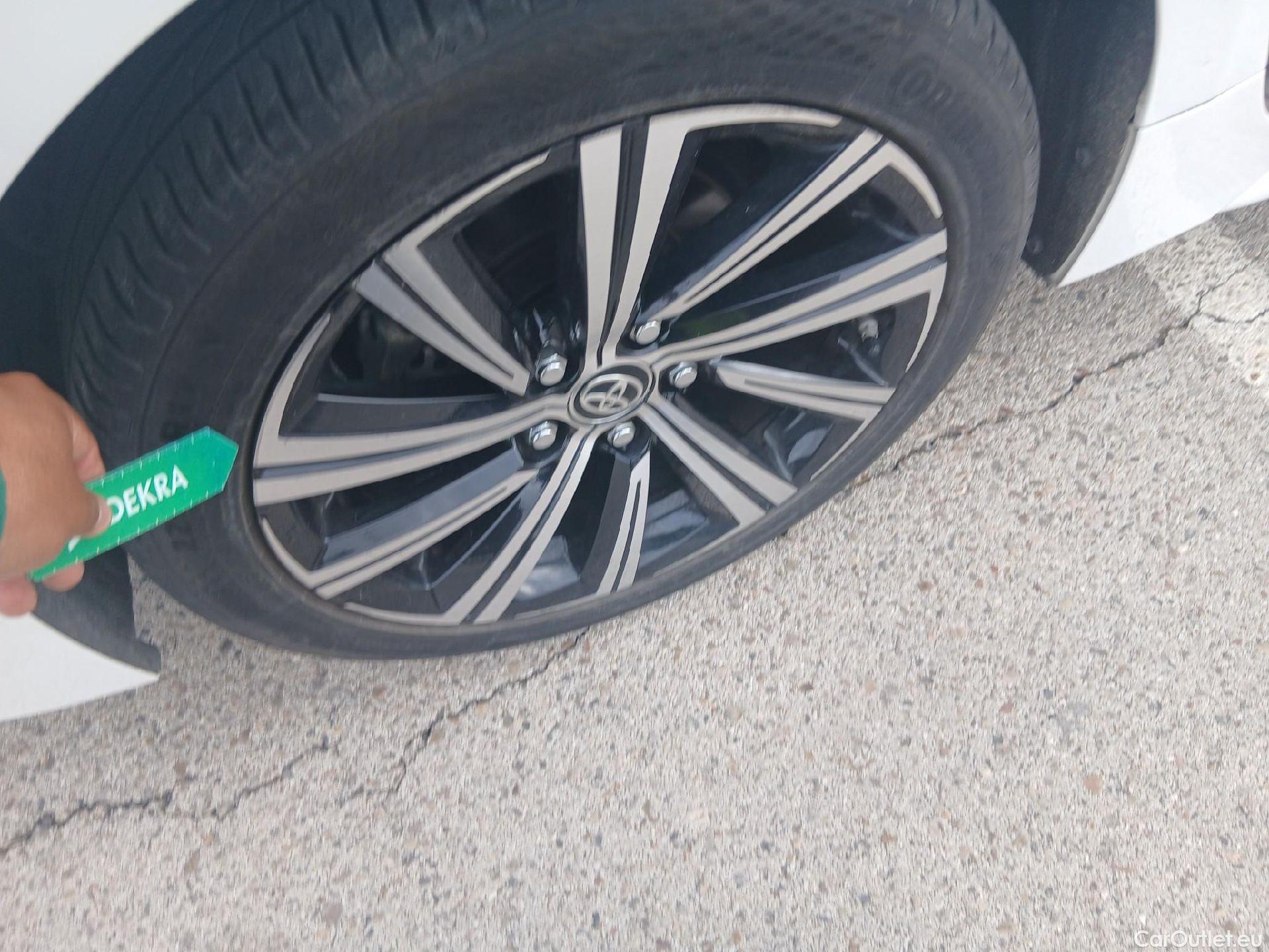  Toyota  Corolla TOYOTA  / 2019 / 5P / familiar 2.0 180H FEEL! E-CVT TOURING SPORT #47