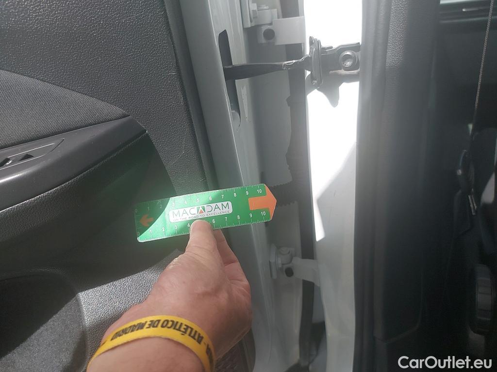  Volkswagen  Golf  VOLKSWAGEN / 2020 / 5P / berlina con portón 2.0 TDI 85kW (115CV) #26