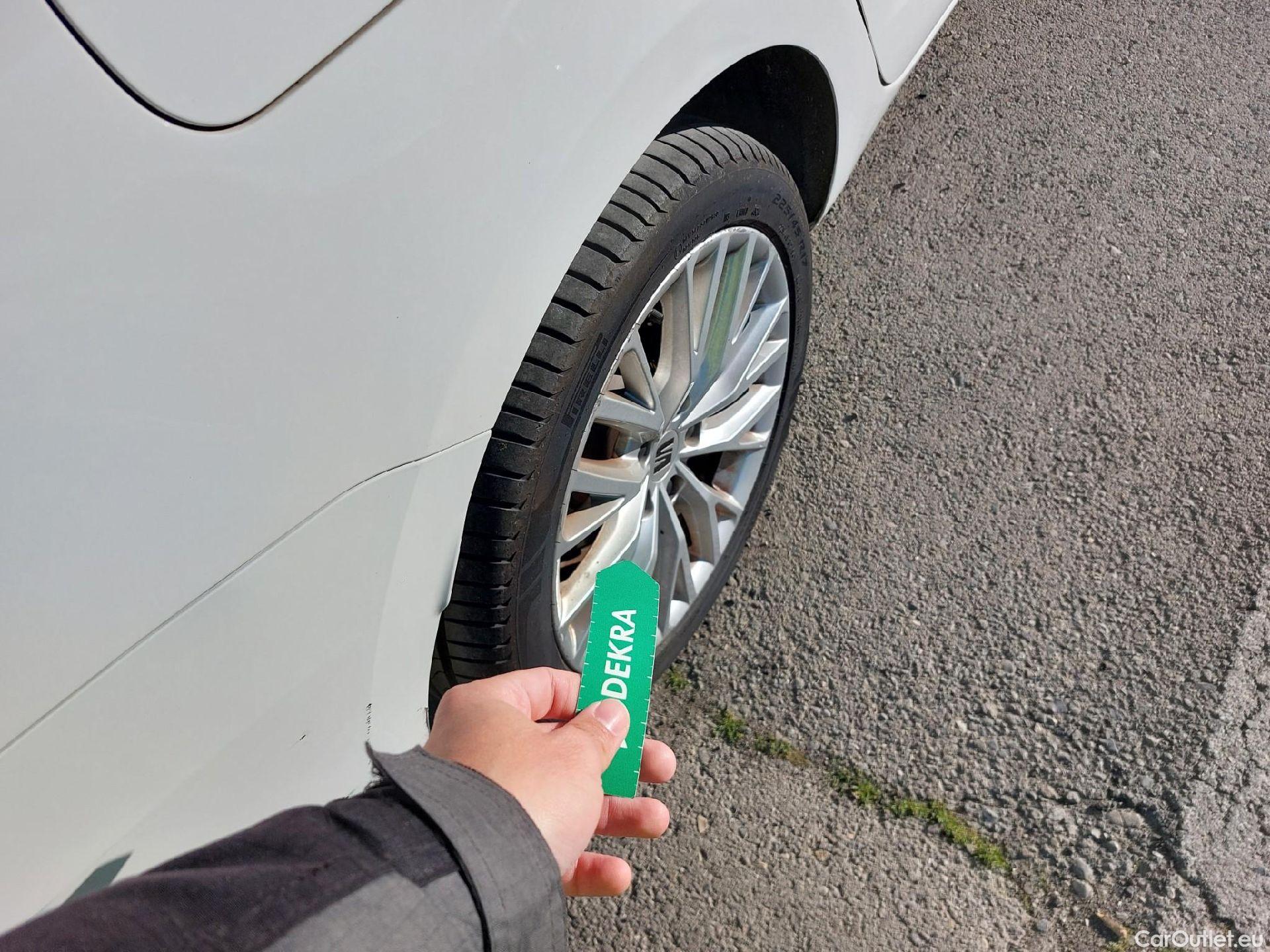  Seat  Leon SEAT Nuevo León / 2020 / 5P / familiar SP 1.4 e-Hybrid DSG S&S Xcellence Go L #24