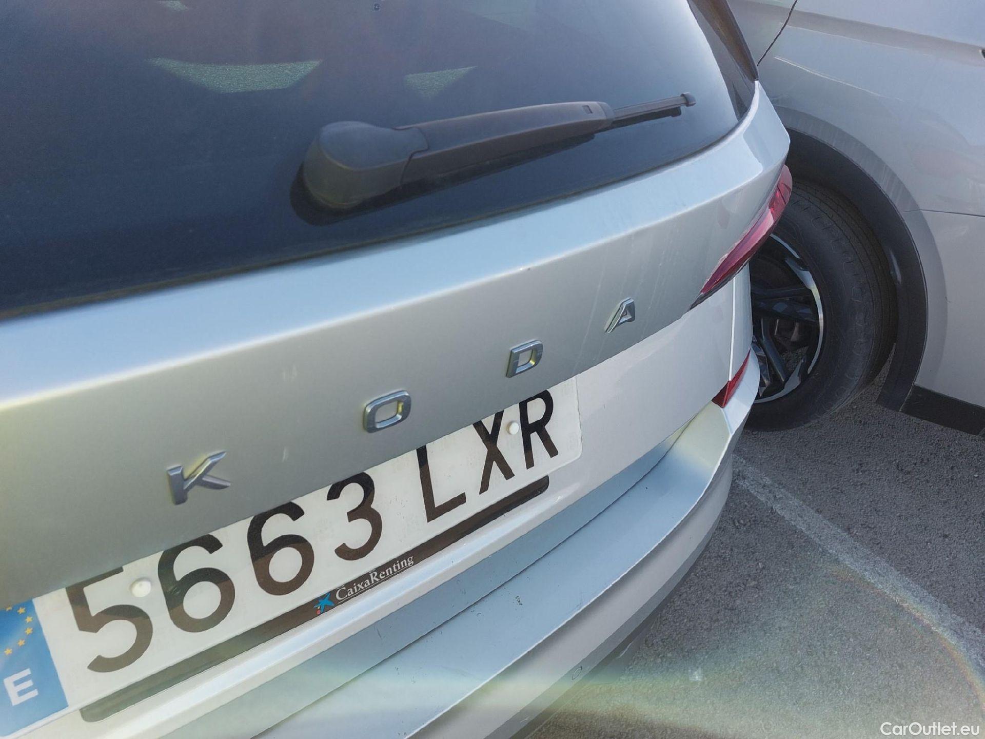  Skoda  KAMIQ SKODA  / 2019 / 5P / todoterreno 1.0 TSI 81kW (110CV) Emotion #22