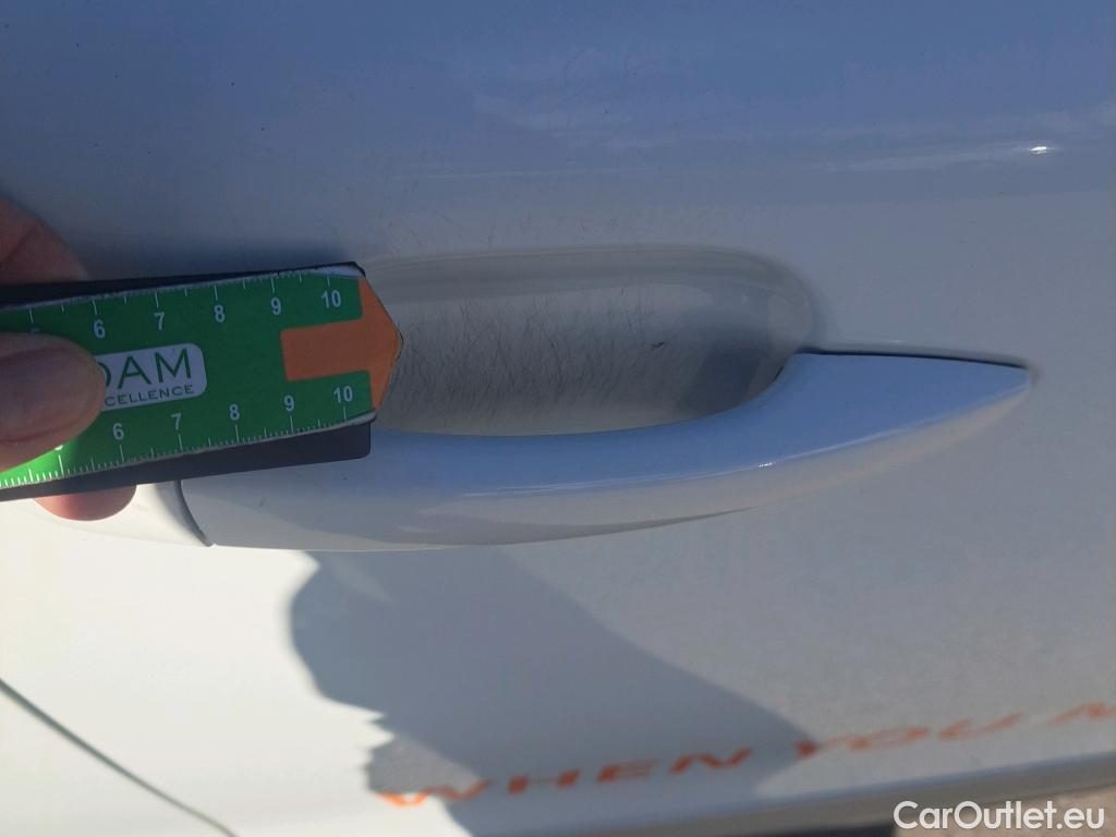  Peugeot  2008 PEUGEOT  / 2019 / 5P / todoterreno Allure BlueHDI 81kW (110CV) #15