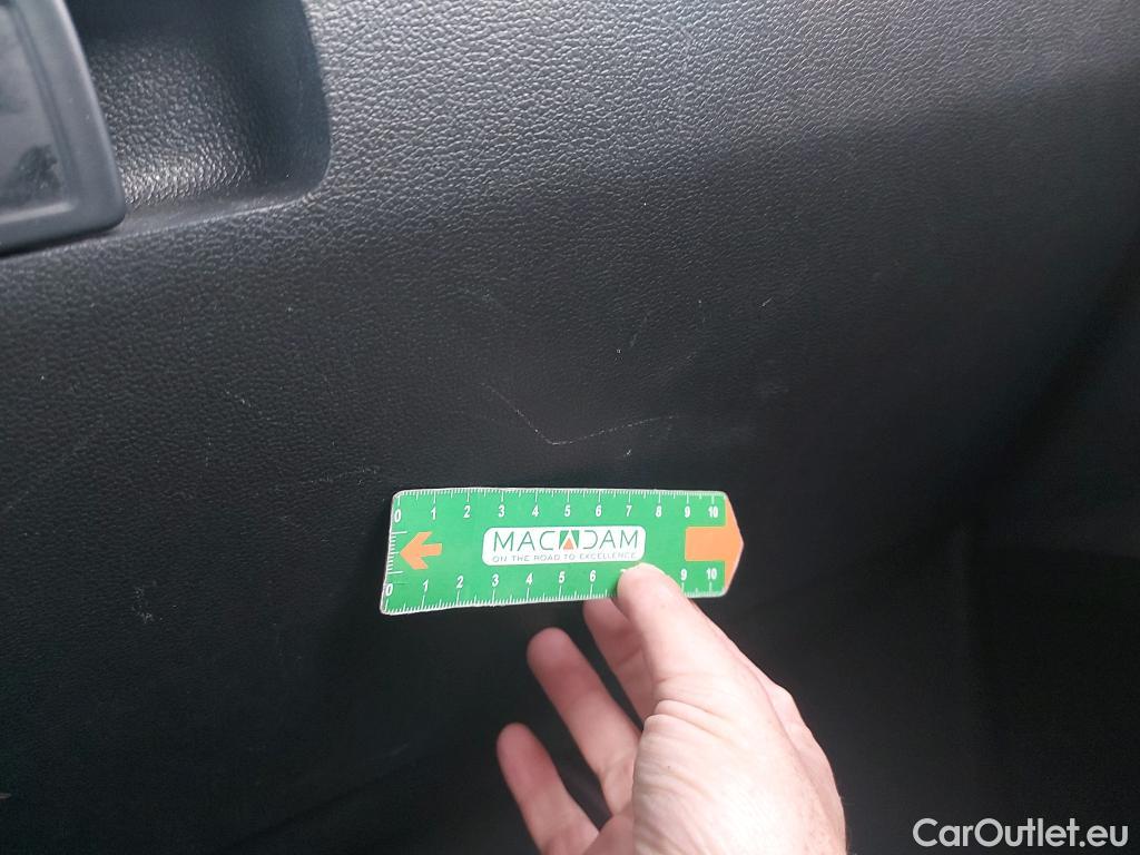  Volkswagen  Tiguan VOLKSWAGEN  / 2020 / 5P / todoterreno Urban Sport 2.0 TDI 110kW (150CV) #8