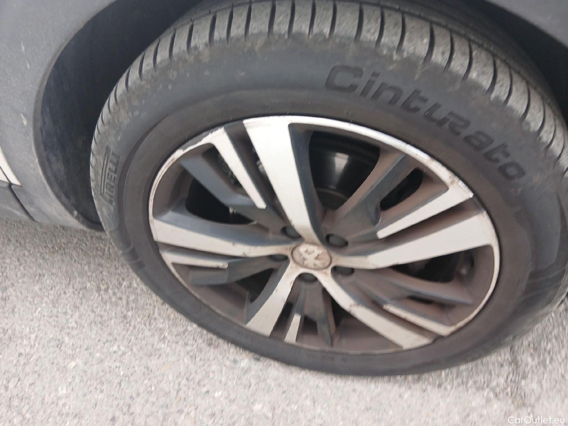  Peugeot  3008 PEUGEOT  / 2020 / 5P / todoterreno 1.5 BlueHDi 96kW S&S GT EAT8 #15