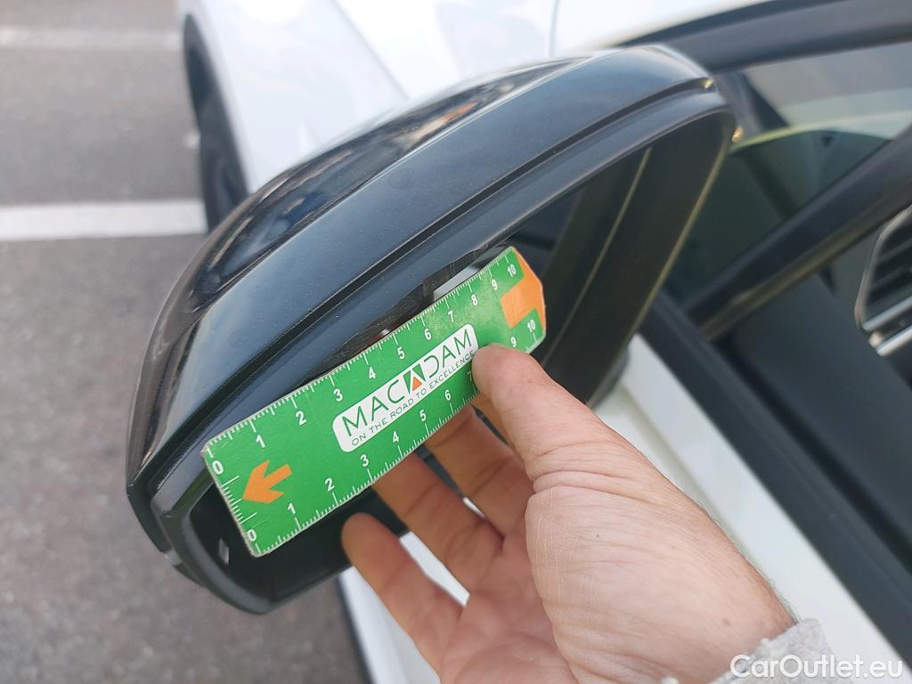  Volkswagen  Tiguan VOLKSWAGEN  / 2020 / 5P / todoterreno Urban Sport 2.0 TDI 110kW (150CV) #13