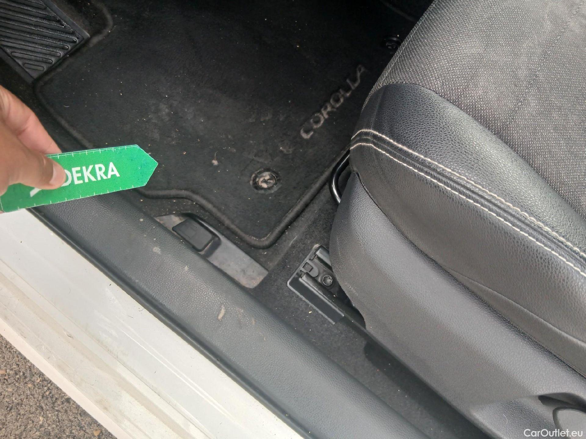  Toyota  Corolla TOYOTA  / 2019 / 5P / familiar 2.0 180H FEEL! E-CVT TOURING SPORT #2