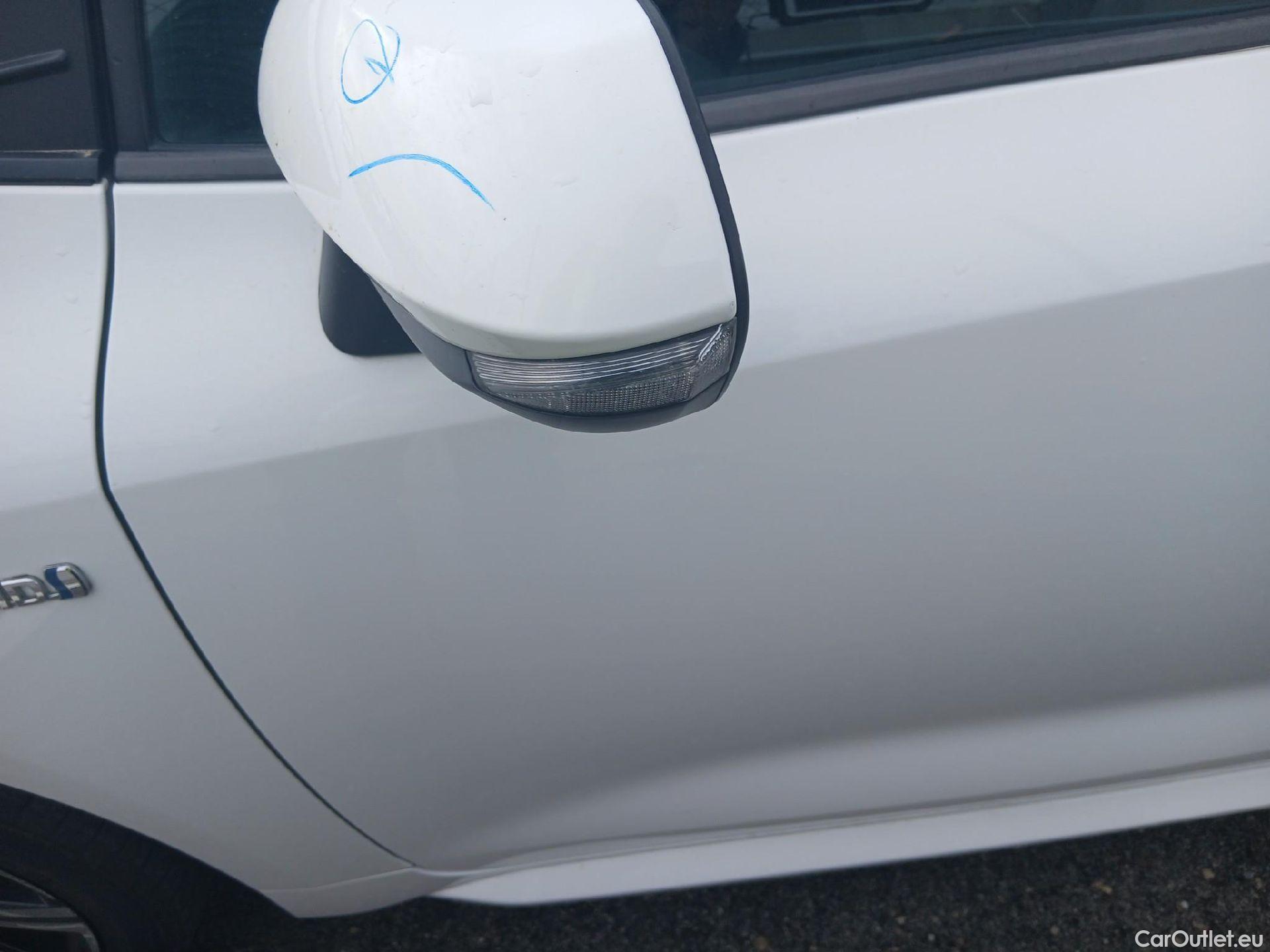  Toyota  Corolla TOYOTA  / 2019 / 5P / familiar 2.0 180H FEEL! E-CVT TOURING SPORT #33