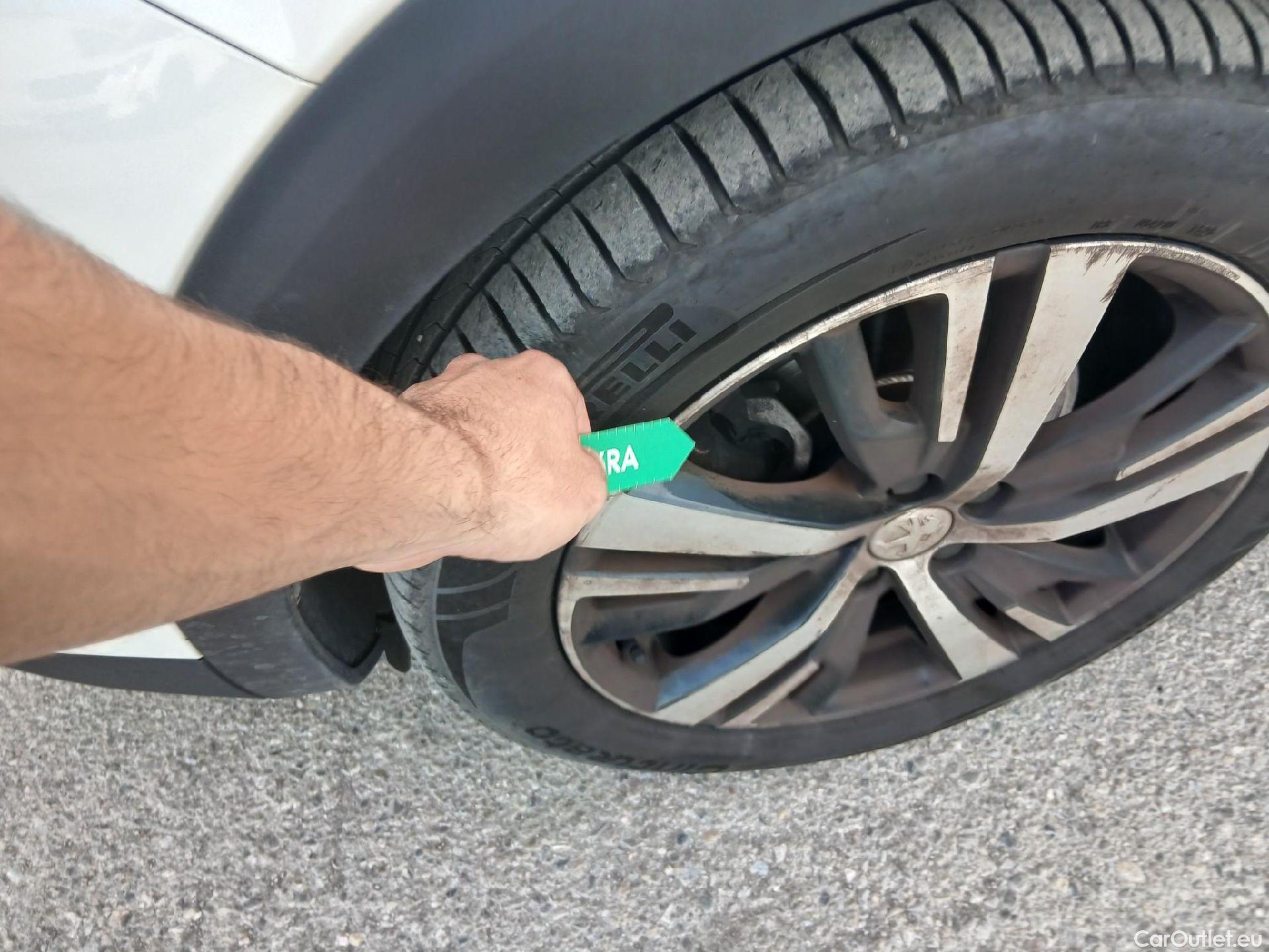  Peugeot  3008 PEUGEOT  / 2020 / 5P / todoterreno 1.5 BlueHDi 96kW S&S GT EAT8 #3