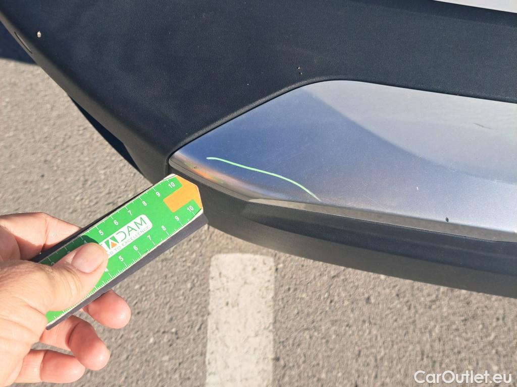  Peugeot  2008 PEUGEOT  / 2019 / 5P / todoterreno Allure BlueHDI 81kW (110CV) #24