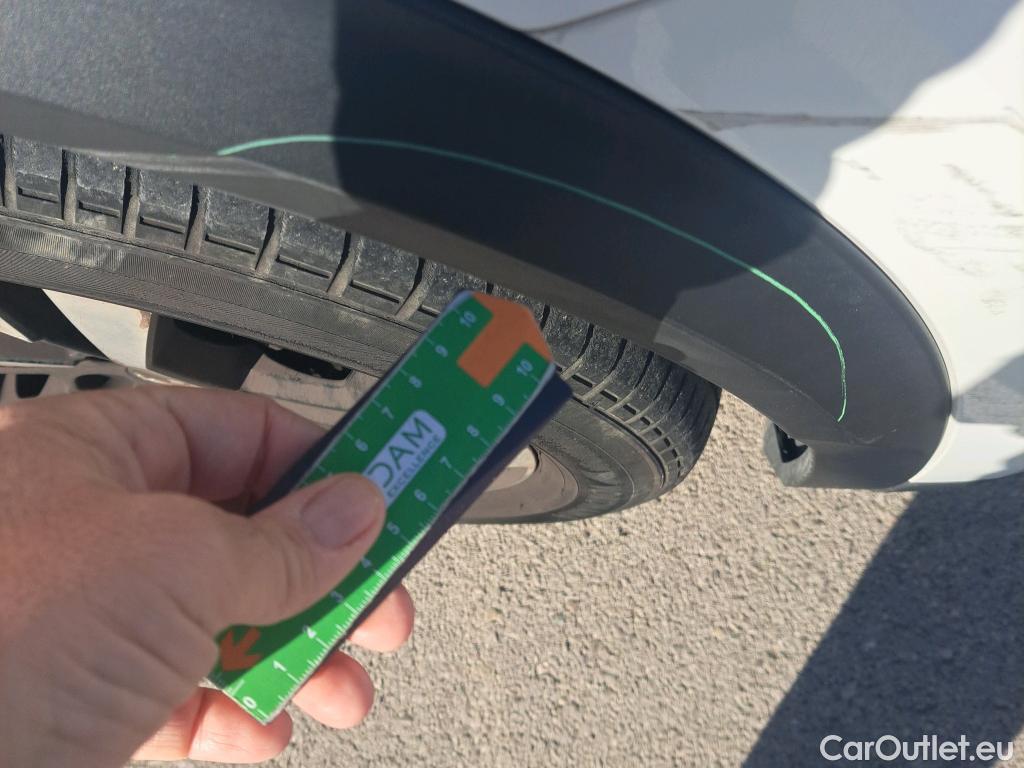  Peugeot  2008 PEUGEOT  / 2019 / 5P / todoterreno Allure BlueHDI 81kW (110CV) #26