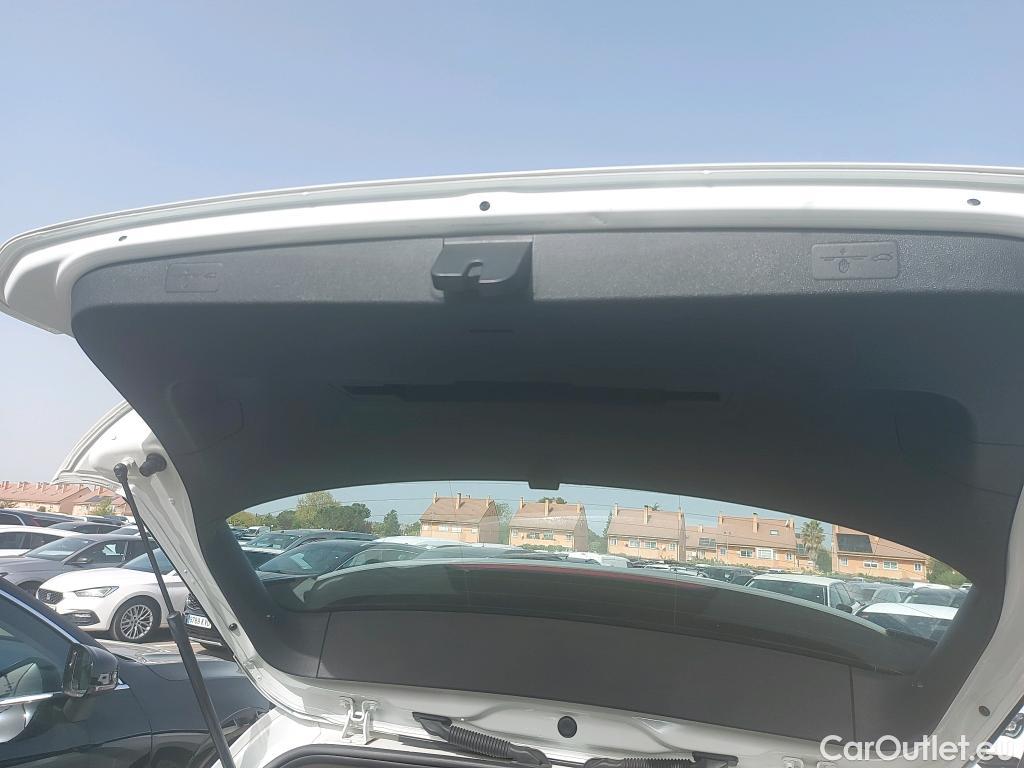  Volkswagen  Golf  VOLKSWAGEN / 2020 / 5P / berlina con portón 2.0 TDI 85kW (115CV) #20