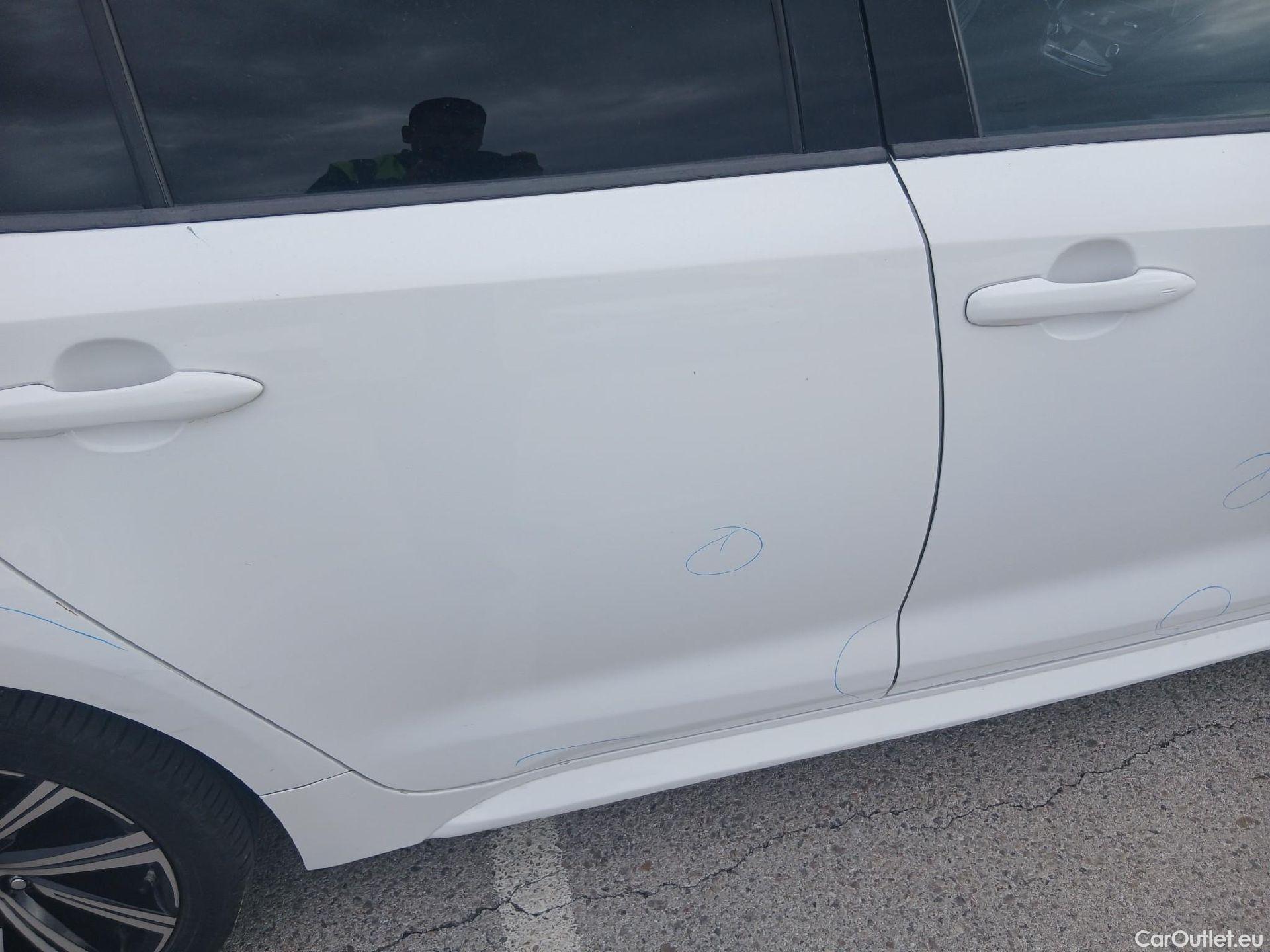  Toyota  Corolla TOYOTA  / 2019 / 5P / familiar 2.0 180H FEEL! E-CVT TOURING SPORT #50