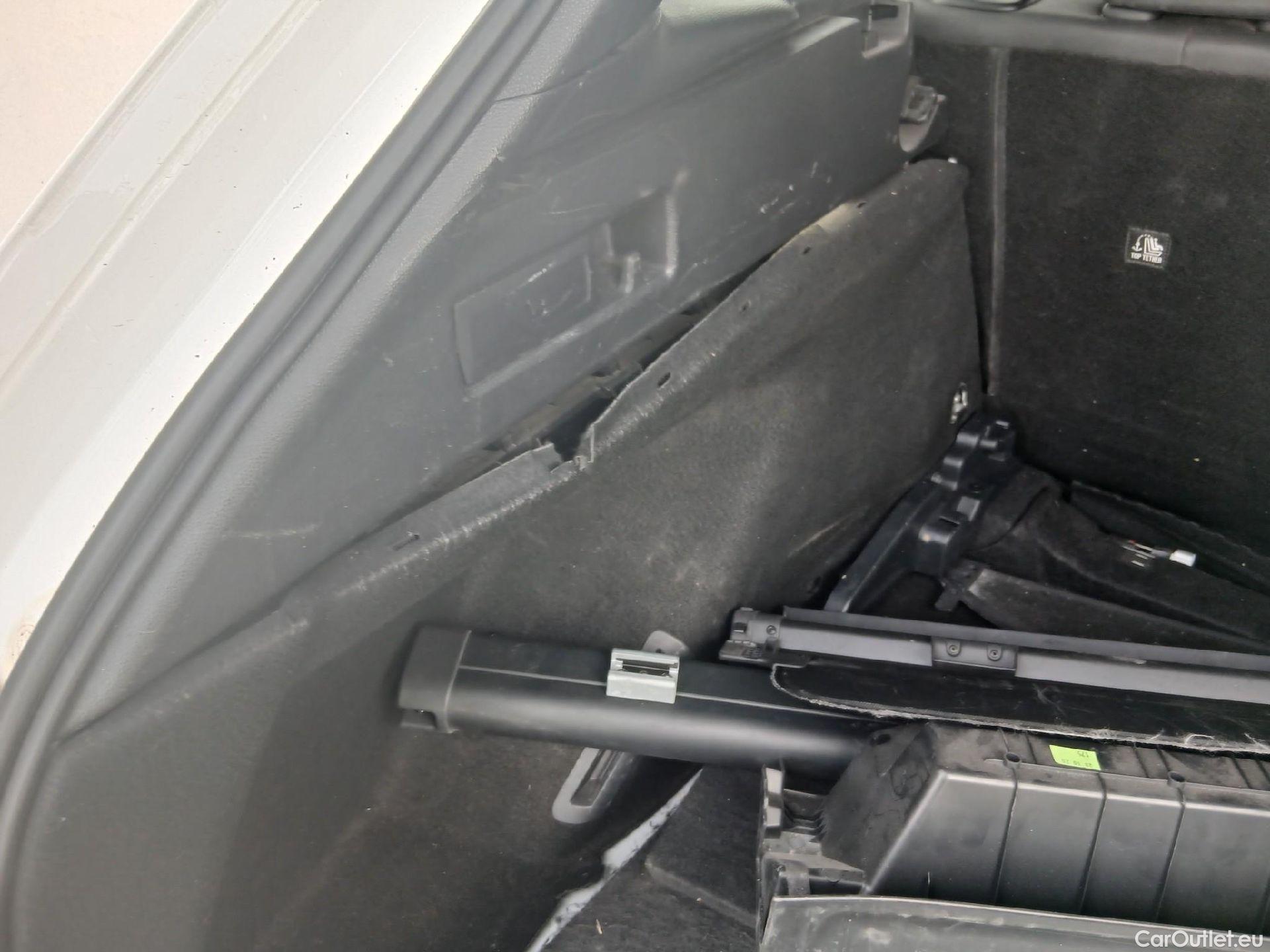  Toyota  Corolla TOYOTA  / 2019 / 5P / familiar 2.0 180H FEEL! E-CVT TOURING SPORT #15