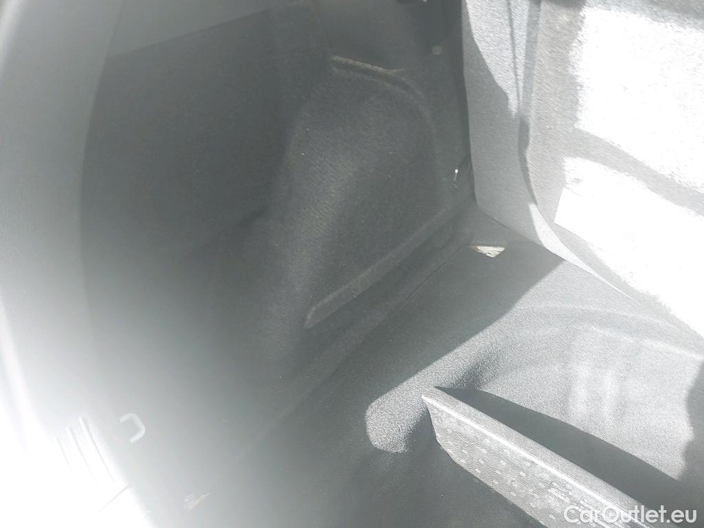  Volkswagen  Golf  VOLKSWAGEN / 2020 / 5P / berlina con portón 2.0 TDI 85kW (115CV) #14