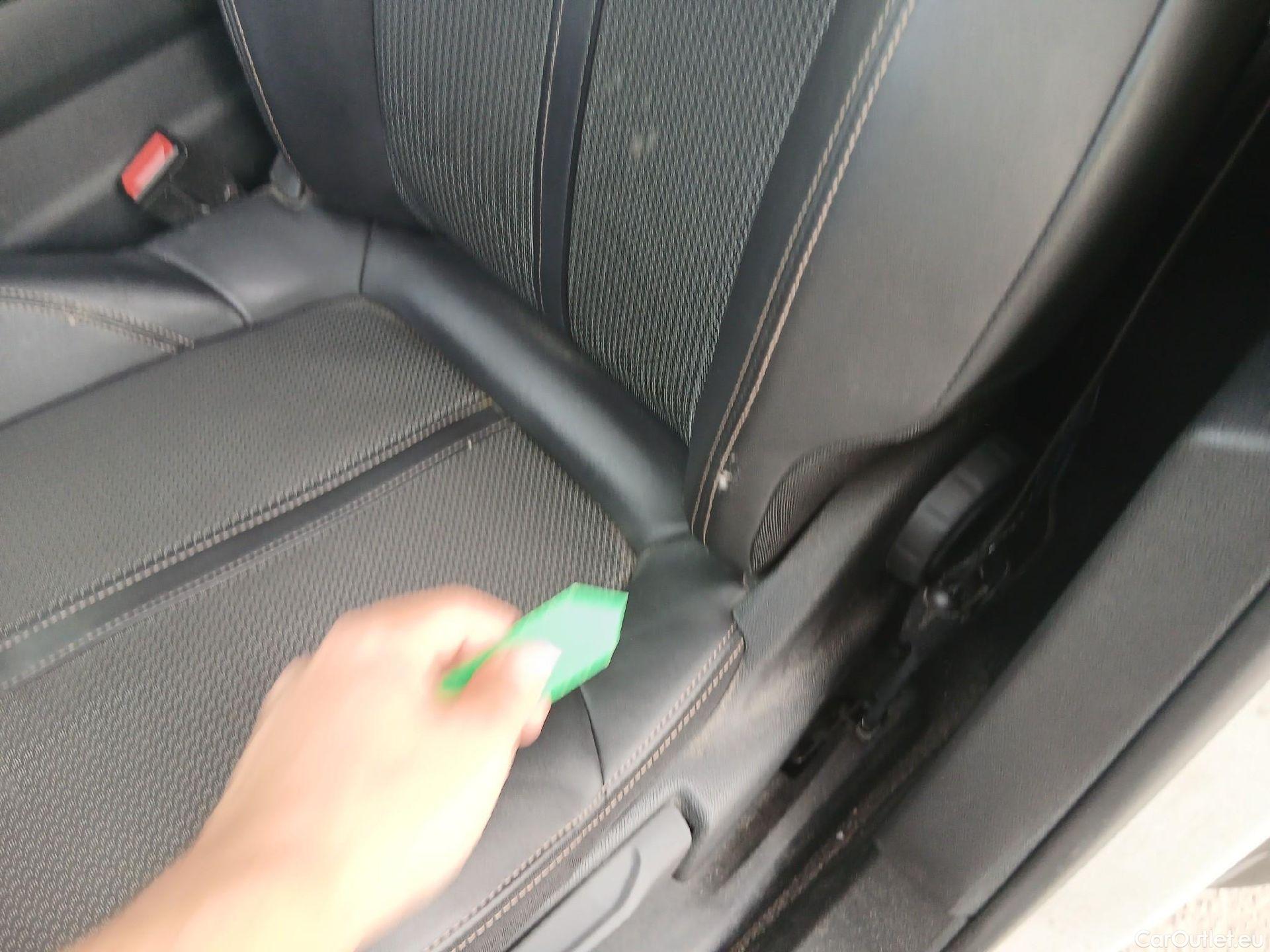  Peugeot  3008 PEUGEOT  / 2020 / 5P / todoterreno 1.5 BlueHDi 96kW S&S GT EAT8 #23