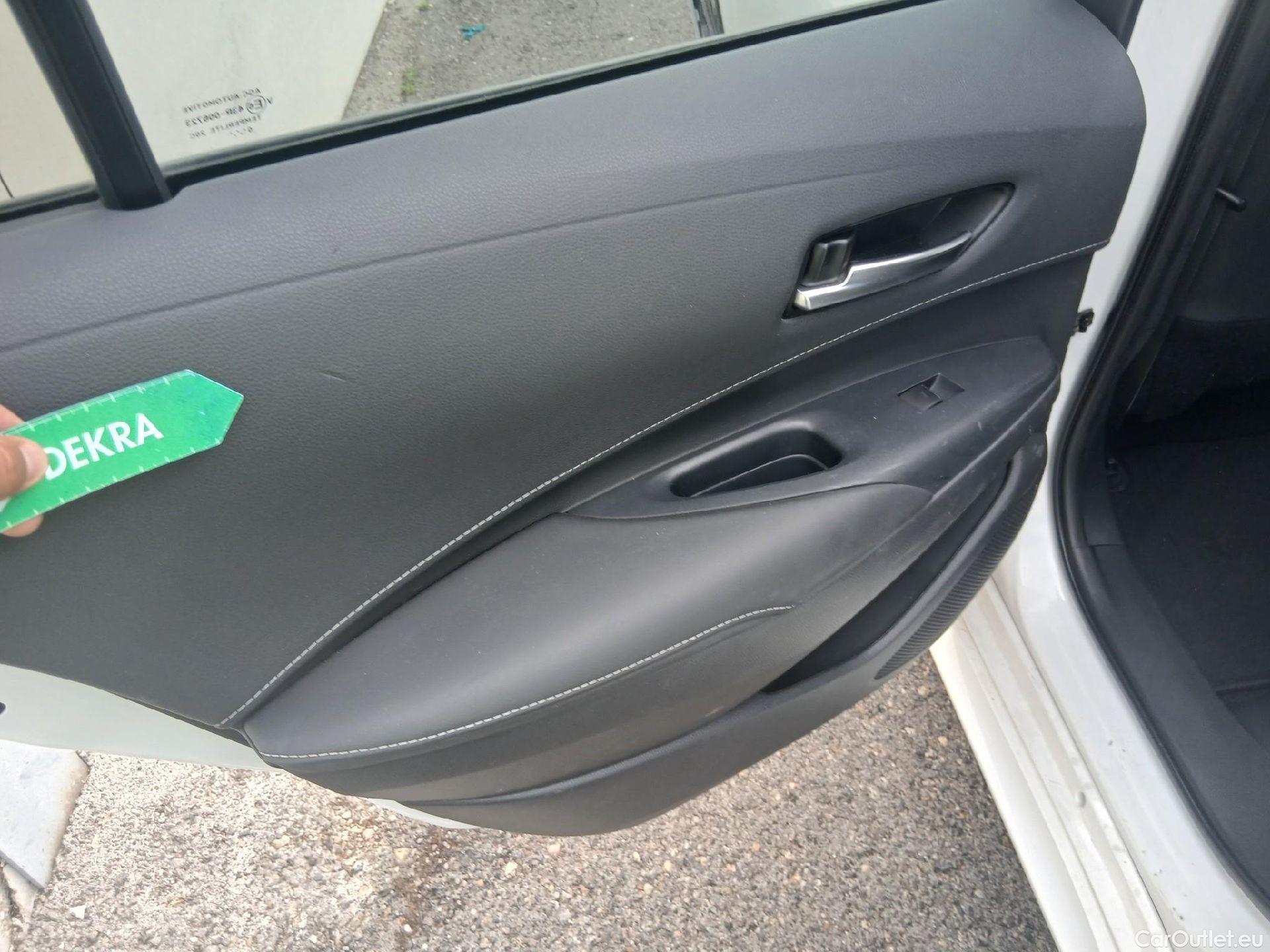  Toyota  Corolla TOYOTA  / 2019 / 5P / familiar 2.0 180H FEEL! E-CVT TOURING SPORT #11