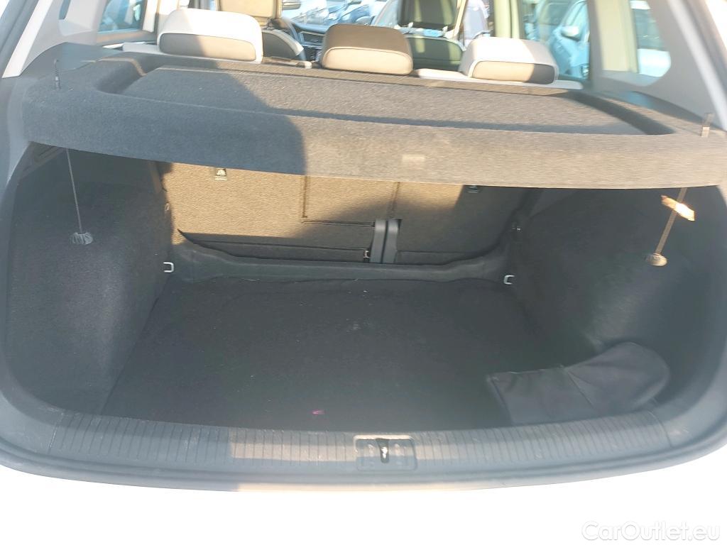  Volkswagen  Tiguan VOLKSWAGEN  / 2020 / 5P / todoterreno Urban Sport 2.0 TDI 110kW (150CV) #3