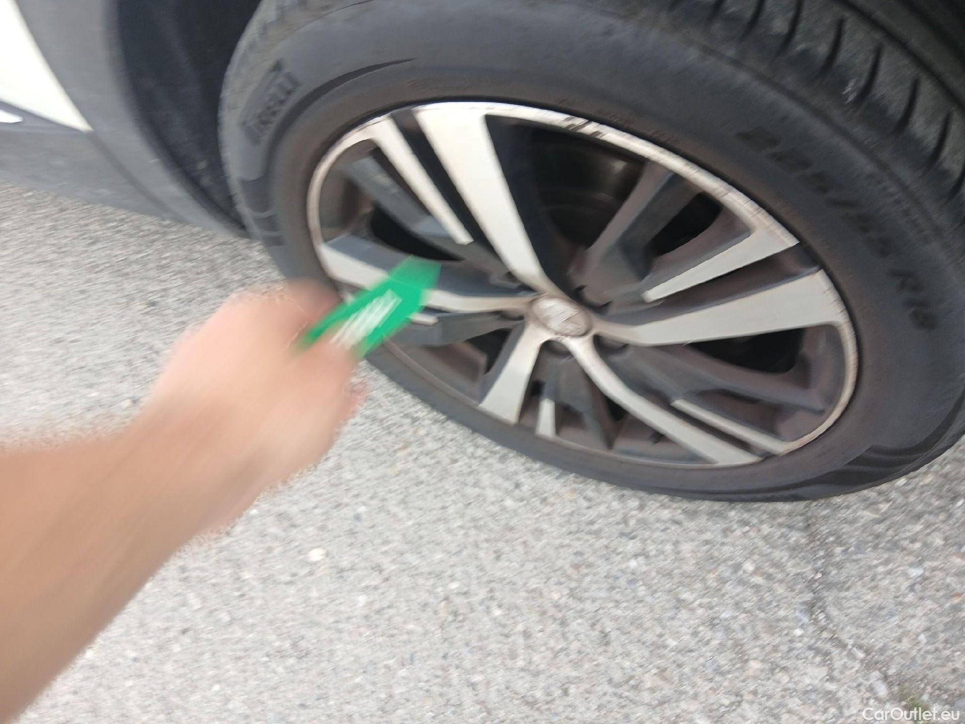  Peugeot  3008 PEUGEOT  / 2020 / 5P / todoterreno 1.5 BlueHDi 96kW S&S GT EAT8 #10