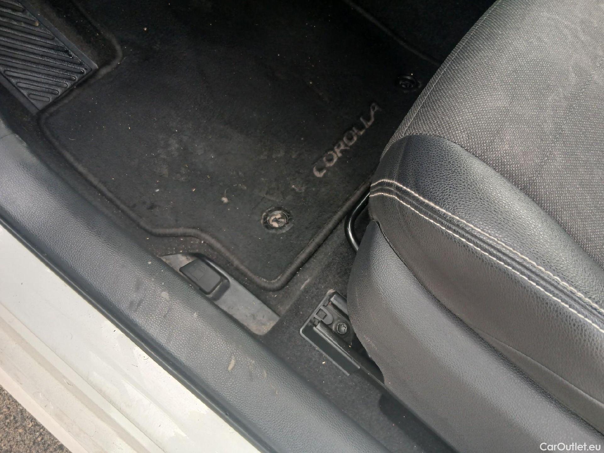  Toyota  Corolla TOYOTA  / 2019 / 5P / familiar 2.0 180H FEEL! E-CVT TOURING SPORT #1