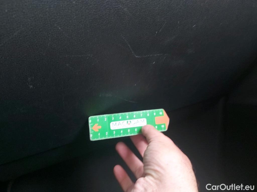  Volkswagen  Tiguan VOLKSWAGEN  / 2020 / 5P / todoterreno Urban Sport 2.0 TDI 110kW (150CV) #9