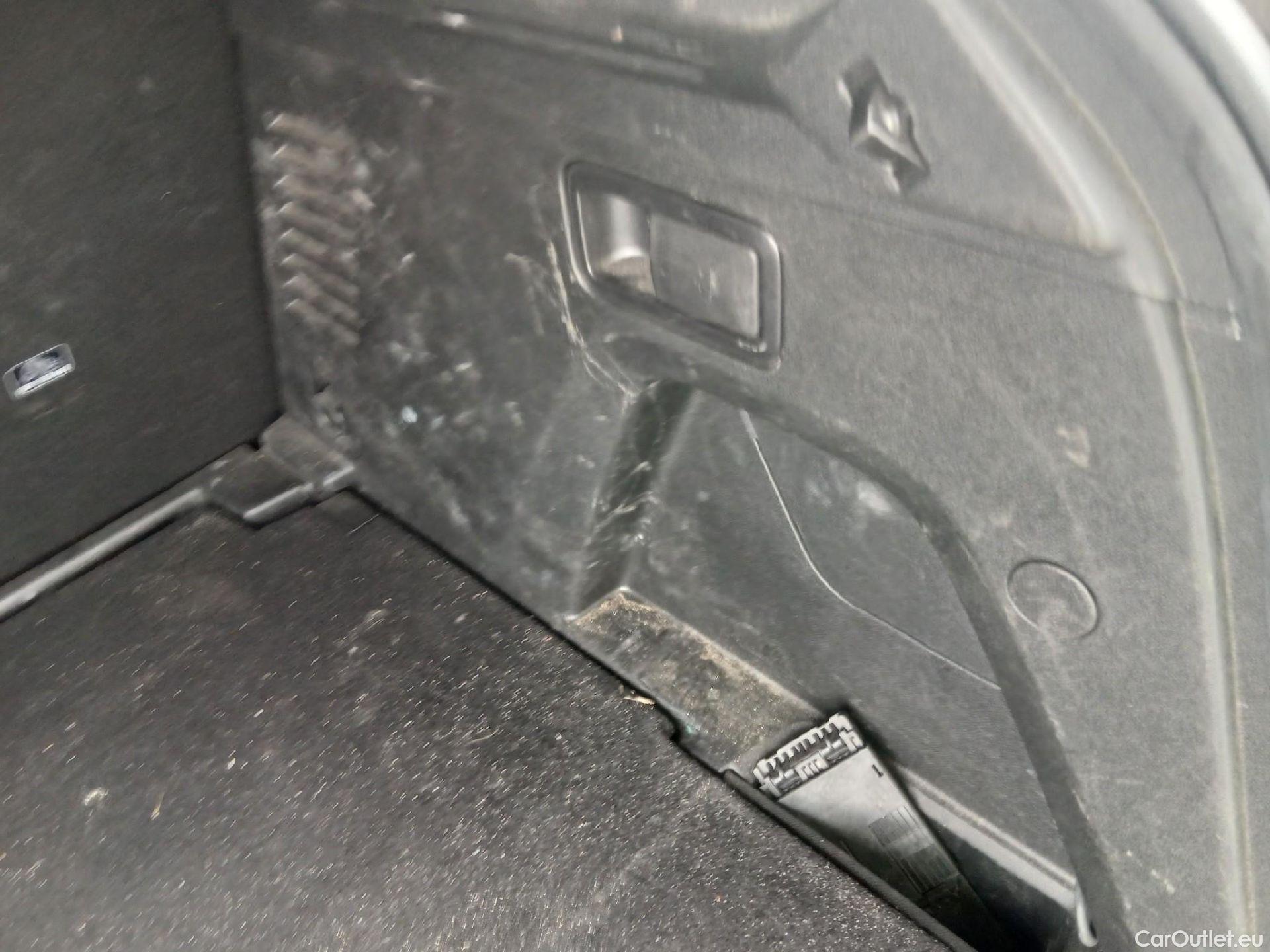  Peugeot  3008 PEUGEOT  / 2020 / 5P / todoterreno 1.5 BlueHDi 96kW S&S GT EAT8 #20