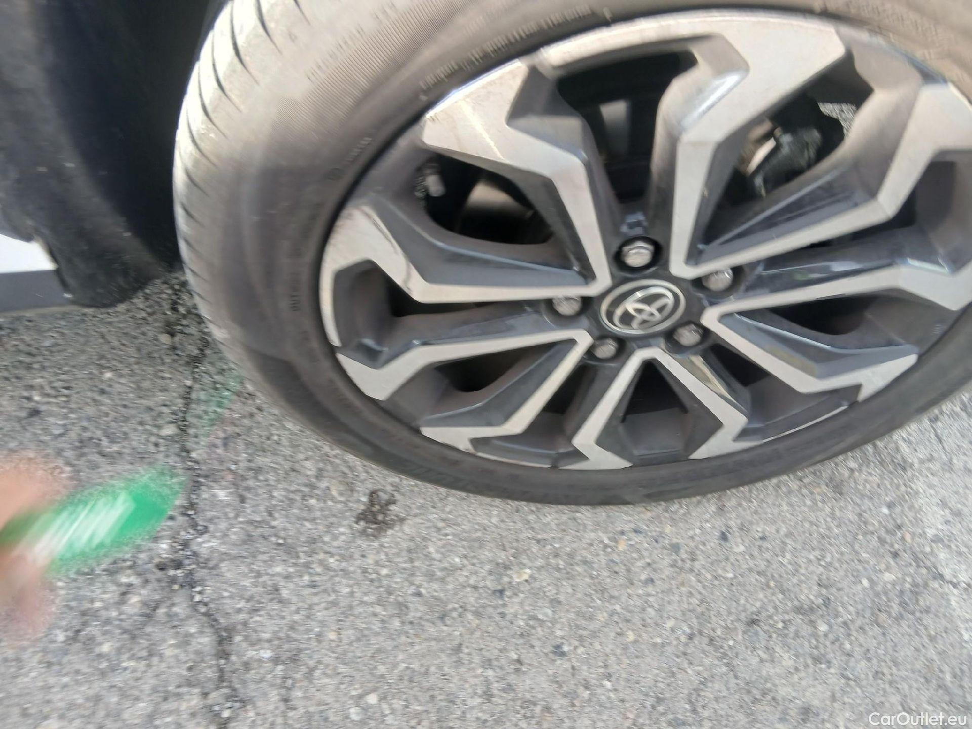  Toyota  Yaris Cross TOYOTA  / 2021 / 5P / todoterreno 1.5 120H Active Tech #28