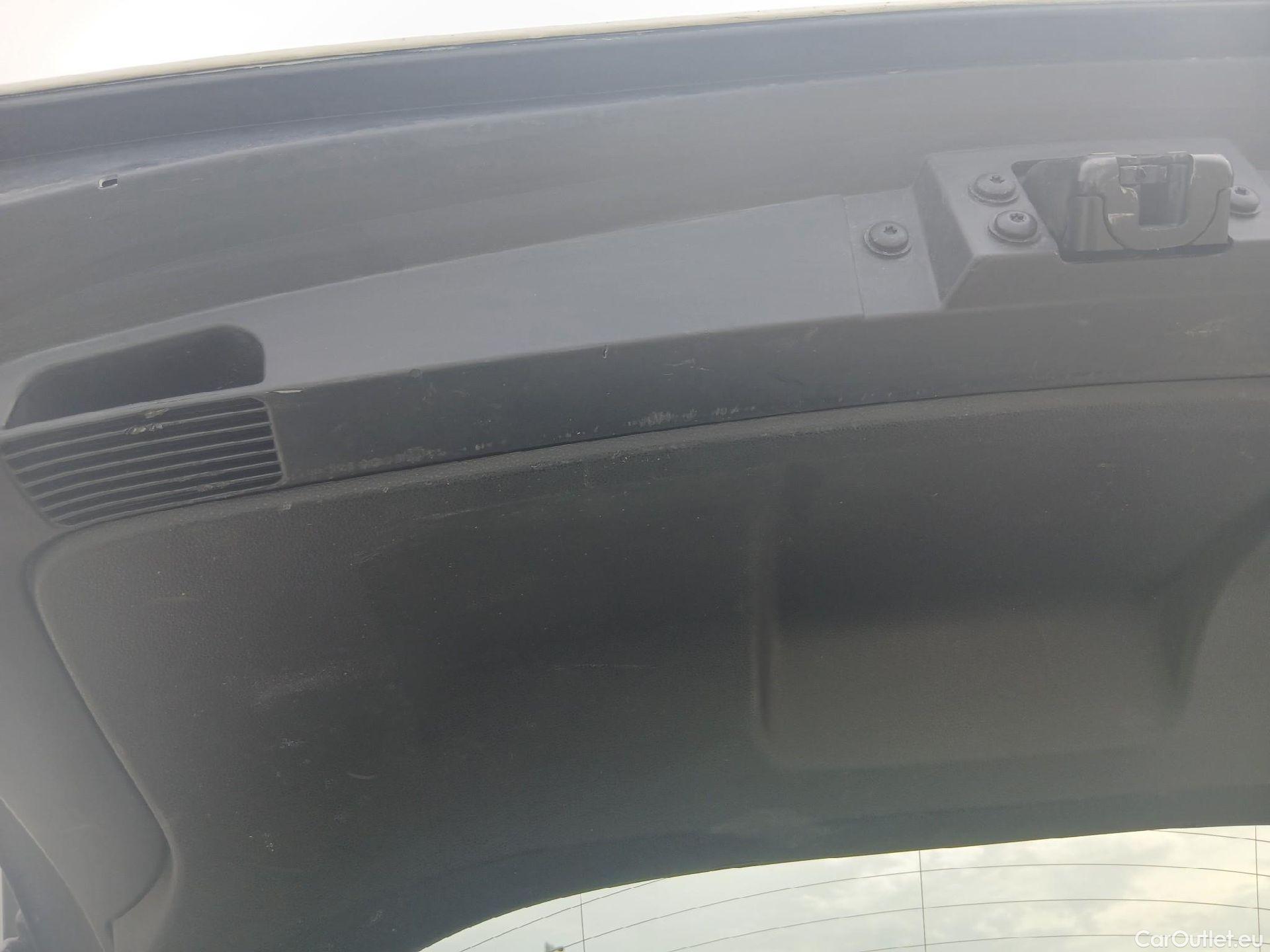  Toyota  Corolla TOYOTA  / 2019 / 5P / familiar 2.0 180H FEEL! E-CVT TOURING SPORT #17