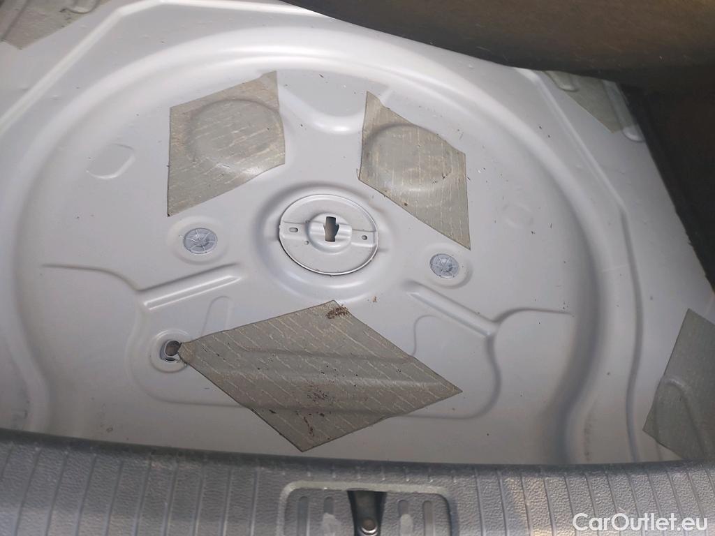  Volkswagen  Tiguan VOLKSWAGEN  / 2020 / 5P / todoterreno Urban Sport 2.0 TDI 110kW (150CV) #4