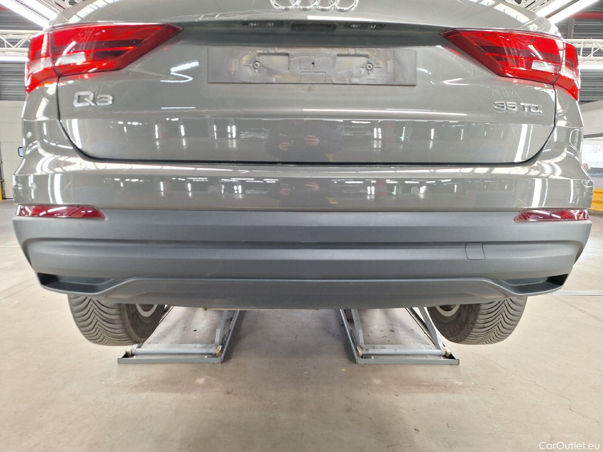  Audi  Q3 Audi,  '18, Audi  35 TDI S Tronic Business Edition 5d #17