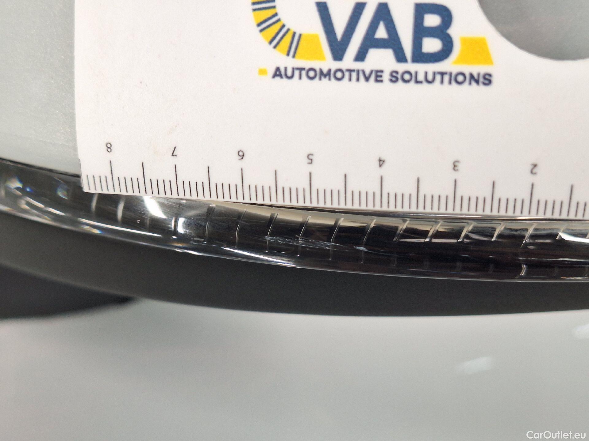  Volvo  XC 40 Volvo, XC40 '17, Volvo XC40 T2 Momentum Core 5d #4