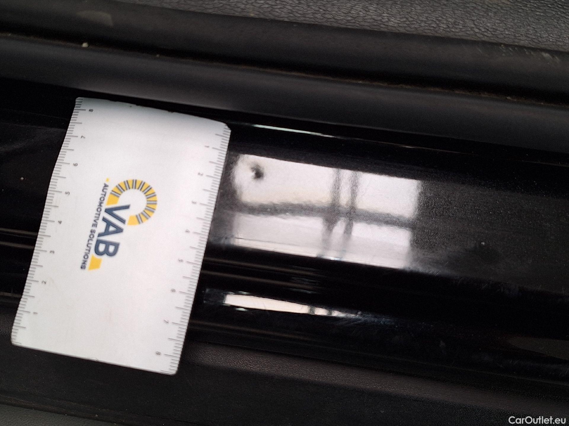  Volvo  XC 40 Volvo, XC40 '17, Volvo XC40 T2 Momentum Core 5d #11