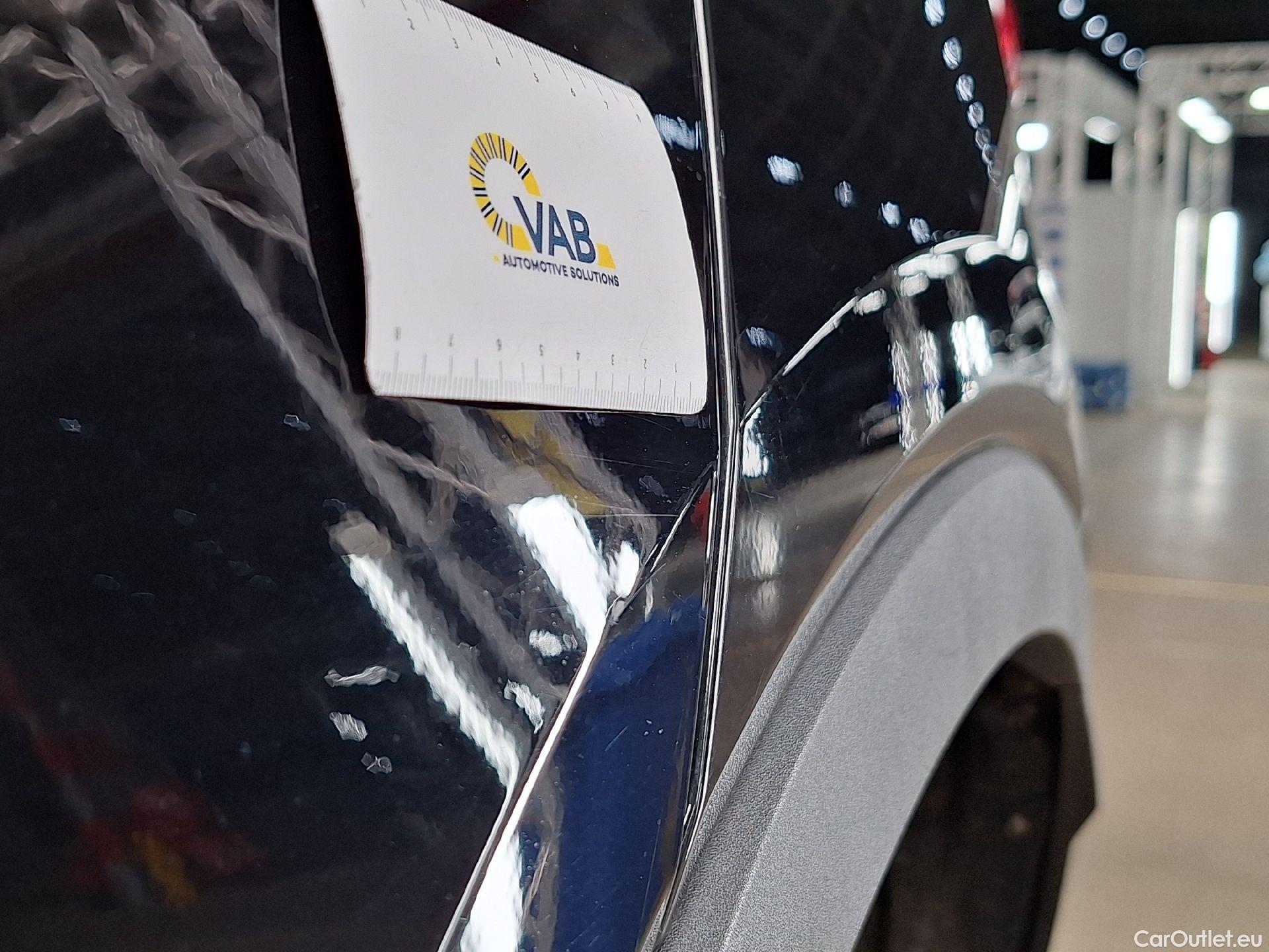  Volvo  XC 40 Volvo, XC40 '17, Volvo XC40 T2 Momentum Core 5d #18